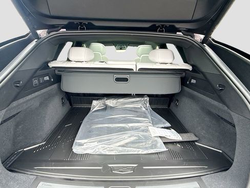 New 2025 Cadillac Lyriq Luxury image 27