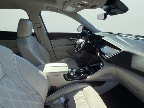 Used 2023 Buick Envision Avenir image 18