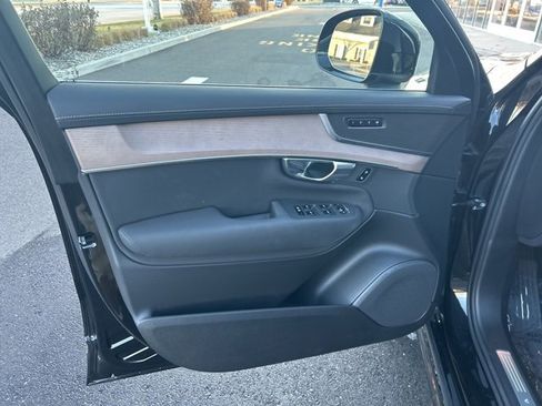 Used 2025 Volvo XC90 B5 Plus image 16