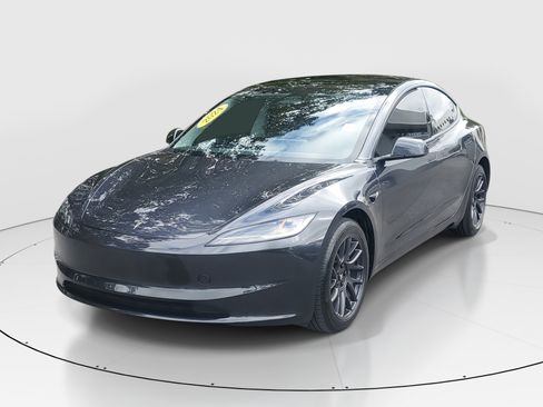 Used 2024 Tesla Model 3 Standard Range image 3