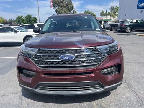 Used 2022 Ford Explorer XLT AWD/4WD image 2