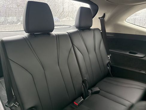 Used 2023 Acura MDX SH-AWD image 17