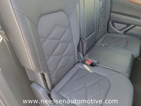 Used 2024 Volkswagen Atlas SE image 11