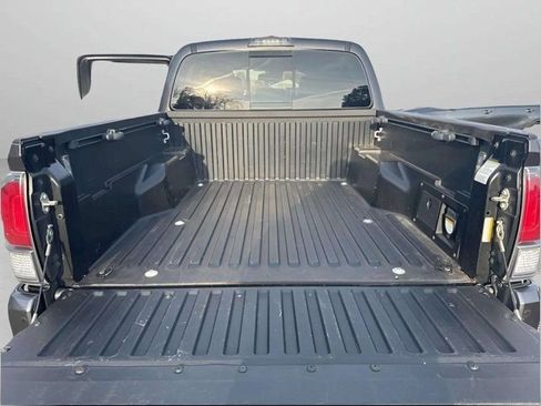 Used 2020 Toyota Tacoma TRD Off-Road w/ Technology Package image 22