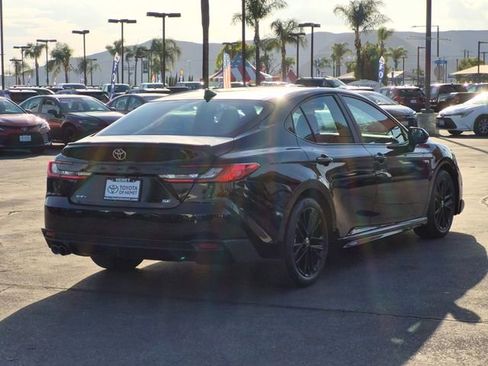 Used 2025 Toyota Camry SE image 5