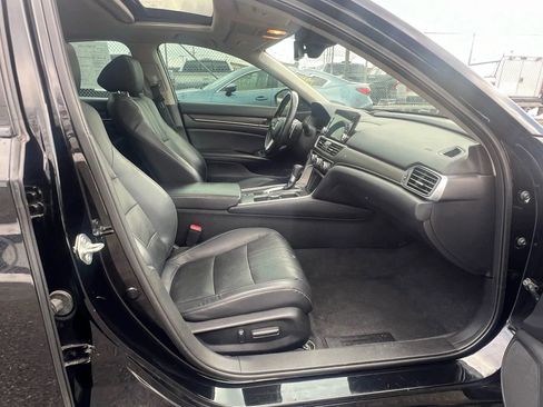 Used 2018 Honda Accord Touring image 29