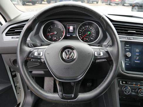 Used 2018 Volkswagen Tiguan SE w/ Panoramic Sunroof Package image 27