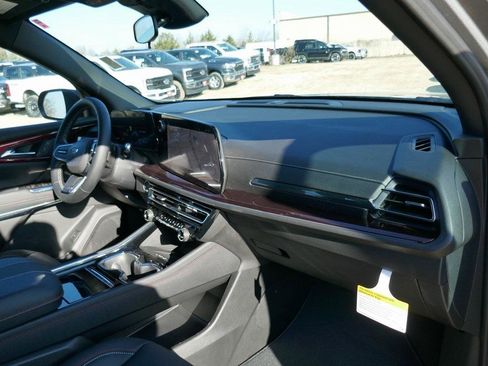 New 2026 Chevrolet Traverse Z71 image 9