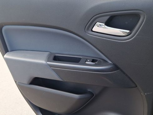 Used 2015 Chevrolet Colorado Z71 w/ LPO, Gearon Bar Package image 12