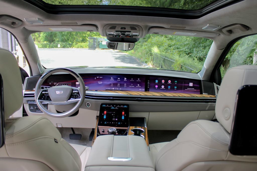 Used 2025 Cadillac Escalade ESV Sport Platinum AWD/4WD image 31
