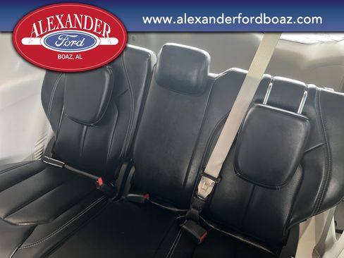 Used 2023 Chrysler Pacifica Touring-L image 18