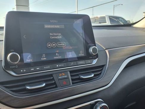 Used 2025 Nissan Altima 2.5 SV image 23