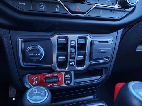 Used 2021 Jeep Wrangler Unlimited Rubicon w/ Xtreme Recon 35" Tire Package image 11