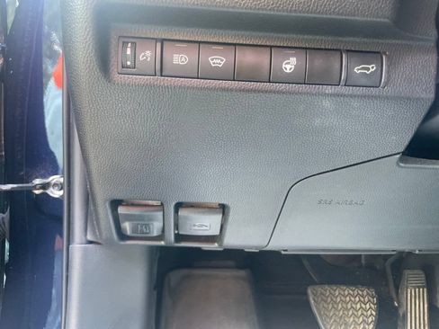 Used 2025 Toyota RAV4 XLE Premium w/ Weather Package AWD/4WD image 19