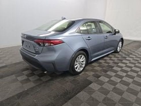 Used 2025 Toyota Corolla XLE FWD image 3
