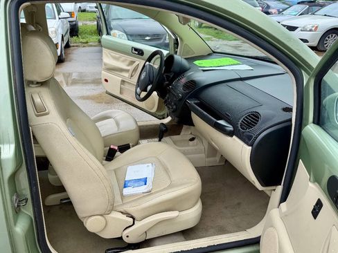 Used 2008 Volkswagen Beetle S FWD image 10