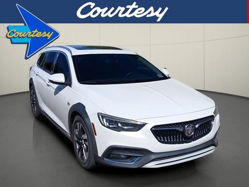 Used 2018 Buick Regal Preferred w/ Driver Confidence Package #1 AWD/4WD image 1