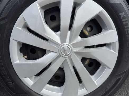 Used 2021 Nissan Versa S FWD image 10