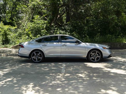 Used 2024 Honda Accord Sport image 10