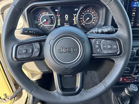 Used 2025 Jeep Wrangler Unlimited Rubicon image 11