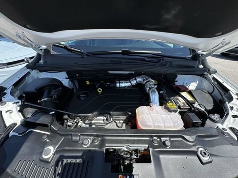 Used 2022 Buick Encore Preferred w/ Safety Package AWD/4WD image 29