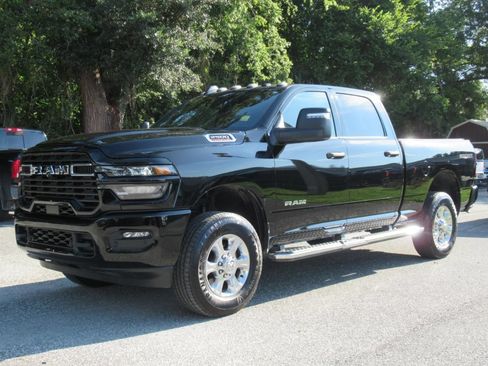 Used 2025 RAM 2500 Big Horn AWD/4WD image 3