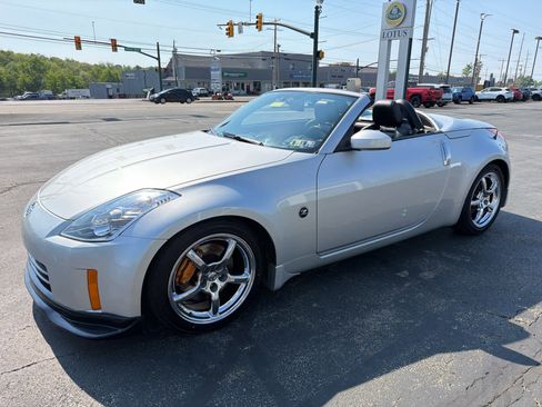 Used 2006 Nissan 350Z Grand Touring RWD image 21