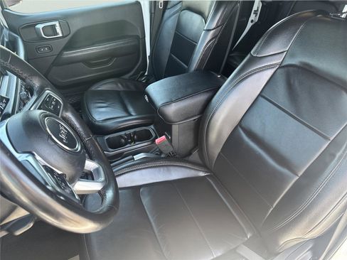 Used 2019 Jeep Wrangler Unlimited Sahara AWD/4WD image 16