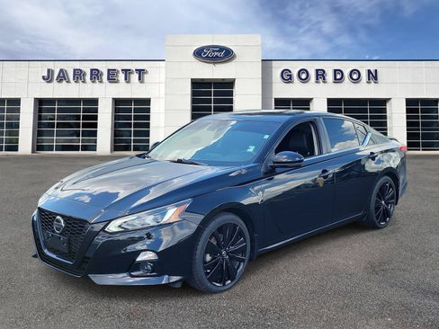 Used 2022 Nissan Altima 2.5 SR w/ Midnight Edition Package FWD image 2