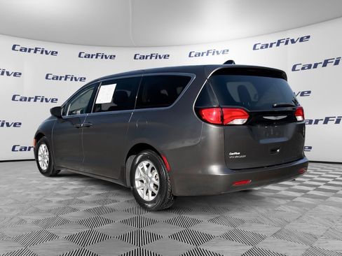 Used 2023 Chrysler Voyager LX image 3