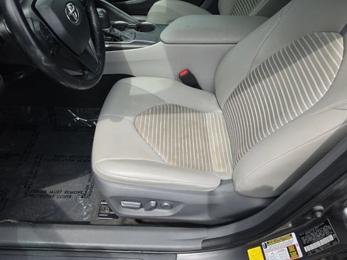 Used 2021 Toyota Camry SE FWD image 11
