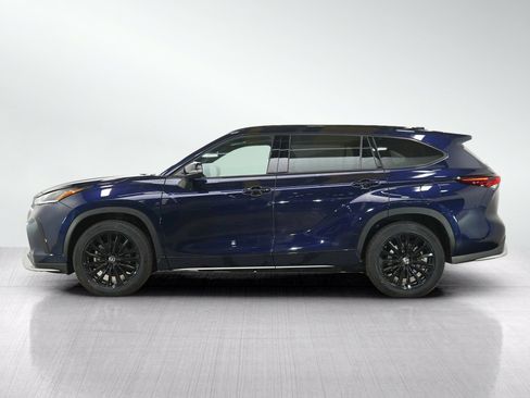Used 2025 Toyota Highlander XSE AWD/4WD image 2