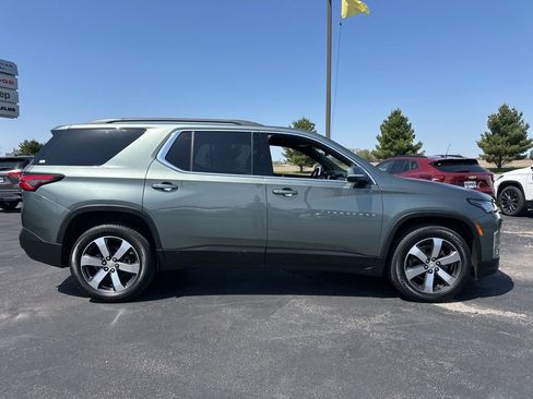 Used 2022 Chevrolet Traverse LT w/ LT Premium Package AWD/4WD image 4