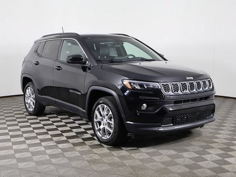 Used 2024 Jeep Compass Latitude w/ Sun and Sound Group AWD/4WD image 55