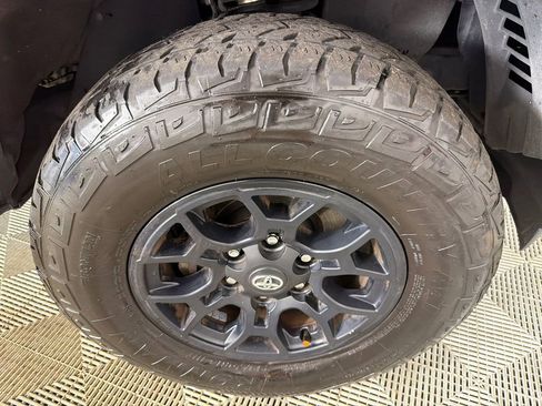 Used 2021 Toyota Tacoma SR5 RWD image 12