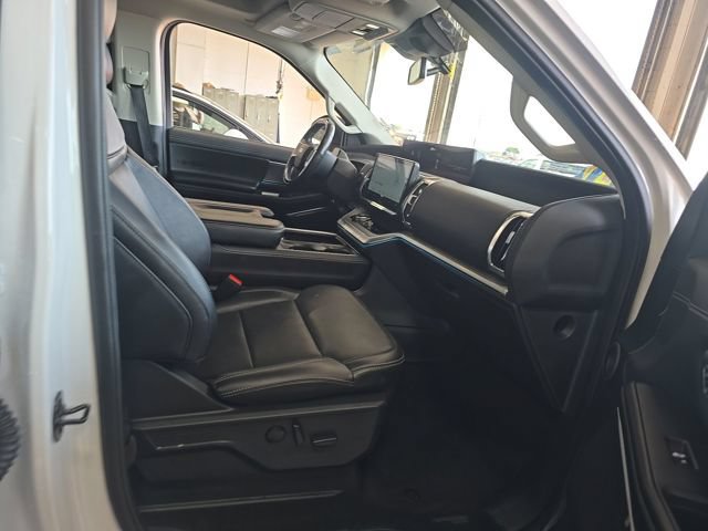 Used 2025 Ford Expedition Platinum AWD/4WD image 10
