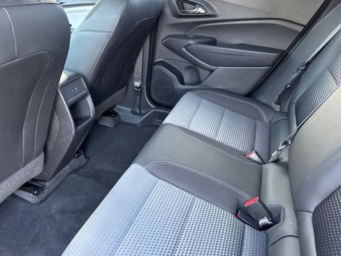 Certified 2025 Chevrolet Trax LT w/ LT Convenience Package image 12