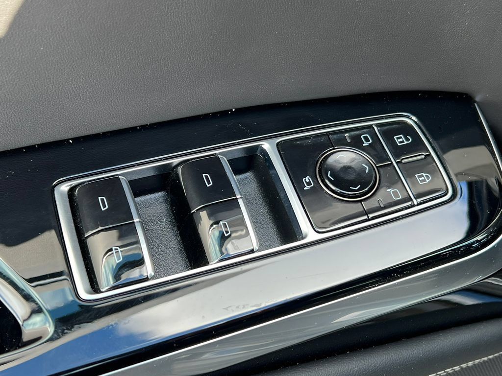 Certified 2025 Cadillac Escalade Sport Platinum w/ LPO, Floor Liner Package AWD/4WD image 21