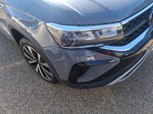 Used 2023 Volkswagen Taos SE w/ Panoramic Sunroof Package FWD image 9
