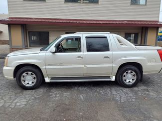 Used 2002 Cadillac Escalade EXT image 1