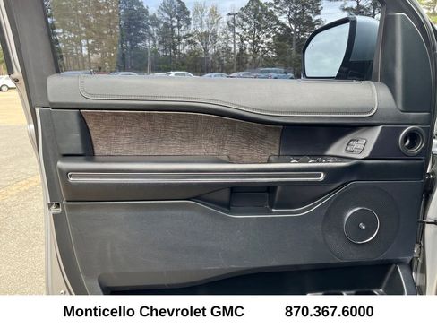 Used 2020 Ford Expedition Max Limited image 9