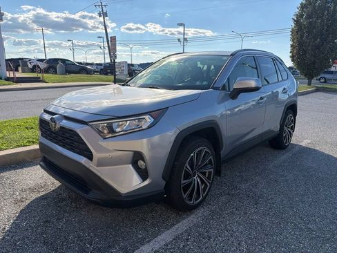 Used 2021 Toyota RAV4 XLE Premium AWD/4WD image 4
