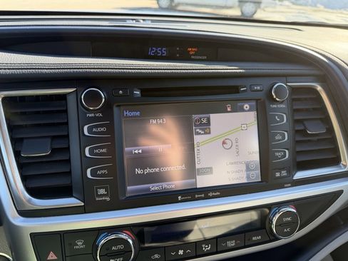 Used 2019 Toyota Highlander Limited image 21