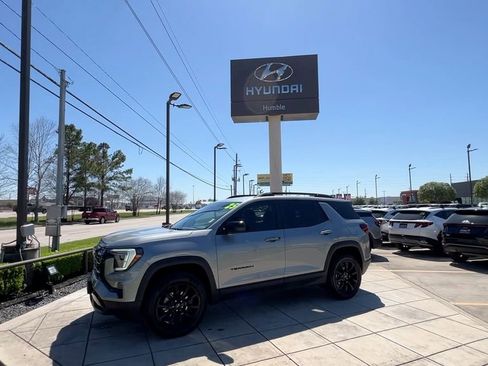 Used 2025 GMC Terrain Elevation w/ Elevation Premium Package image 6