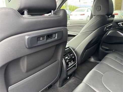 Used 2022 BMW X5 xDrive40i w/ Premium Package AWD/4WD image 13