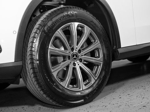 Certified 2026 Mercedes-Benz GLC 300 image 9