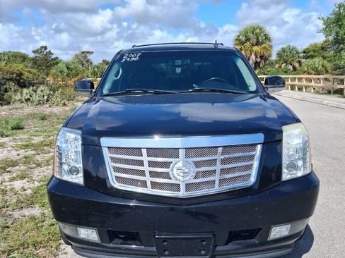 Used 2007 Cadillac Escalade AWD w/ Information Package image 3