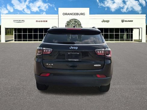 Used 2024 Jeep Compass Latitude AWD/4WD image 9