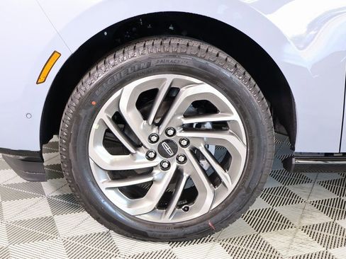 New 2025 Lincoln Navigator Reserve AWD/4WD image 19