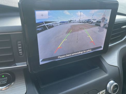 Used 2020 Ford Explorer XLT w/ Equipment Group 202A AWD/4WD image 21
